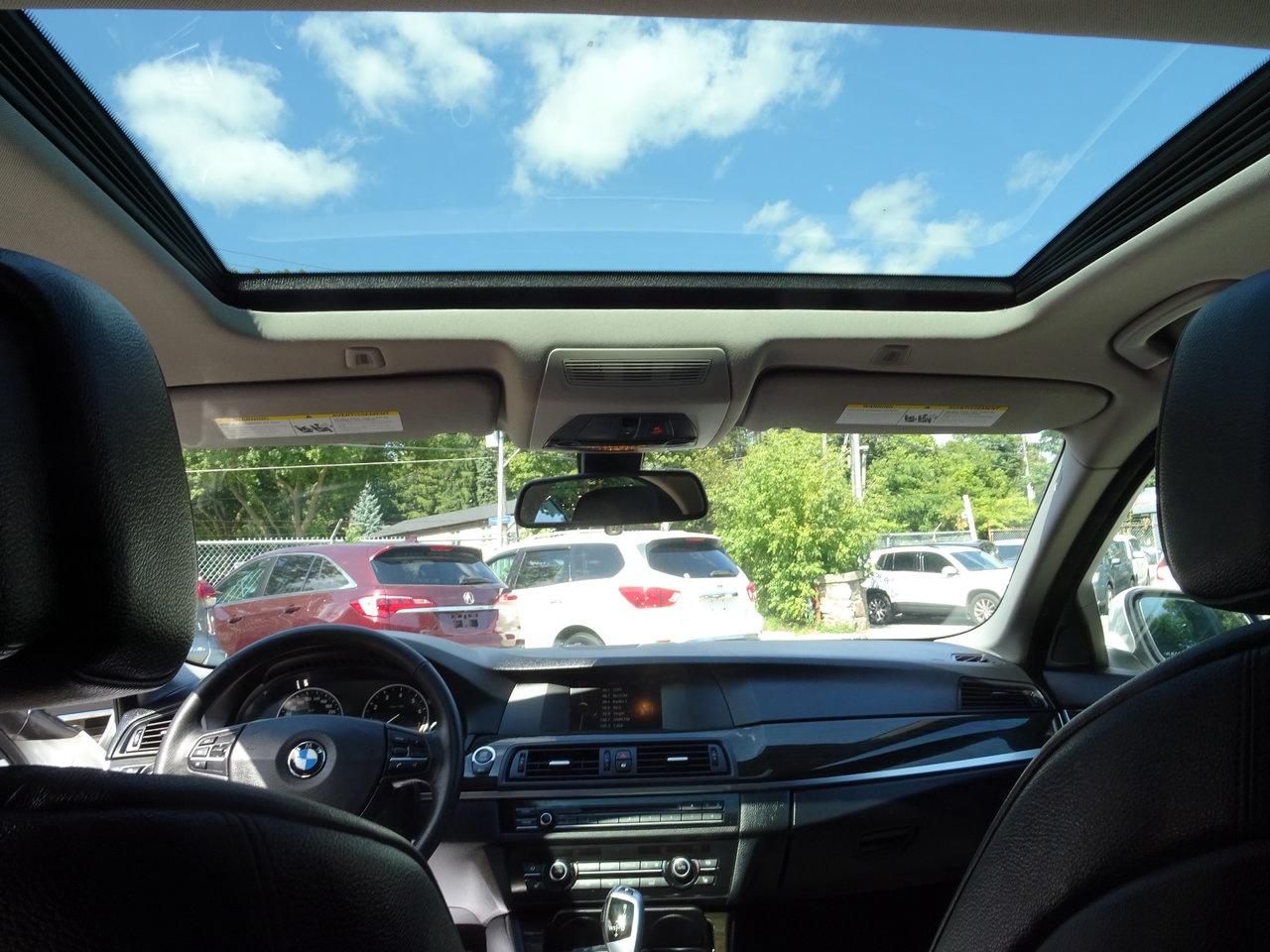 2013 BMW 5 Series 528i xDrive Photo
