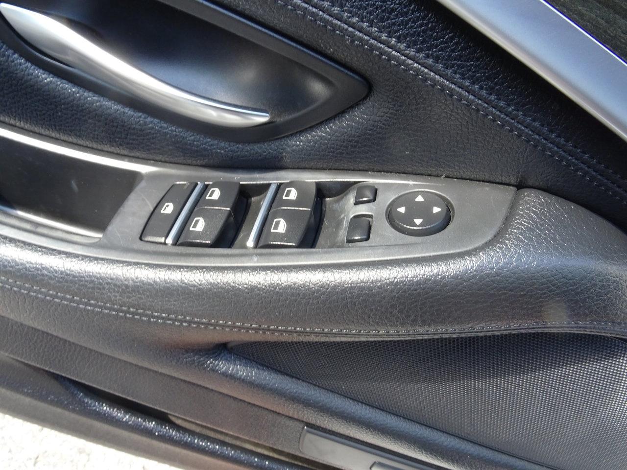 2013 BMW 5 Series 528i xDrive Photo