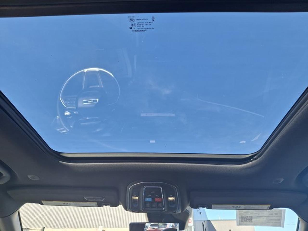 2024 Jeep Grand Cherokee L Limited | 3rd Row | 360 Cam | Leather | Nav | Pano Roof | Cooled + Heated Seats | and More ! Photo