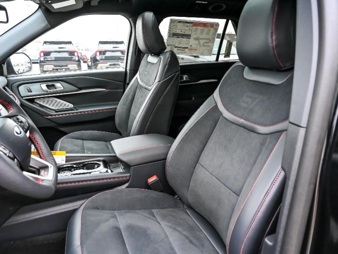 2025 Ford Explorer ST Photo