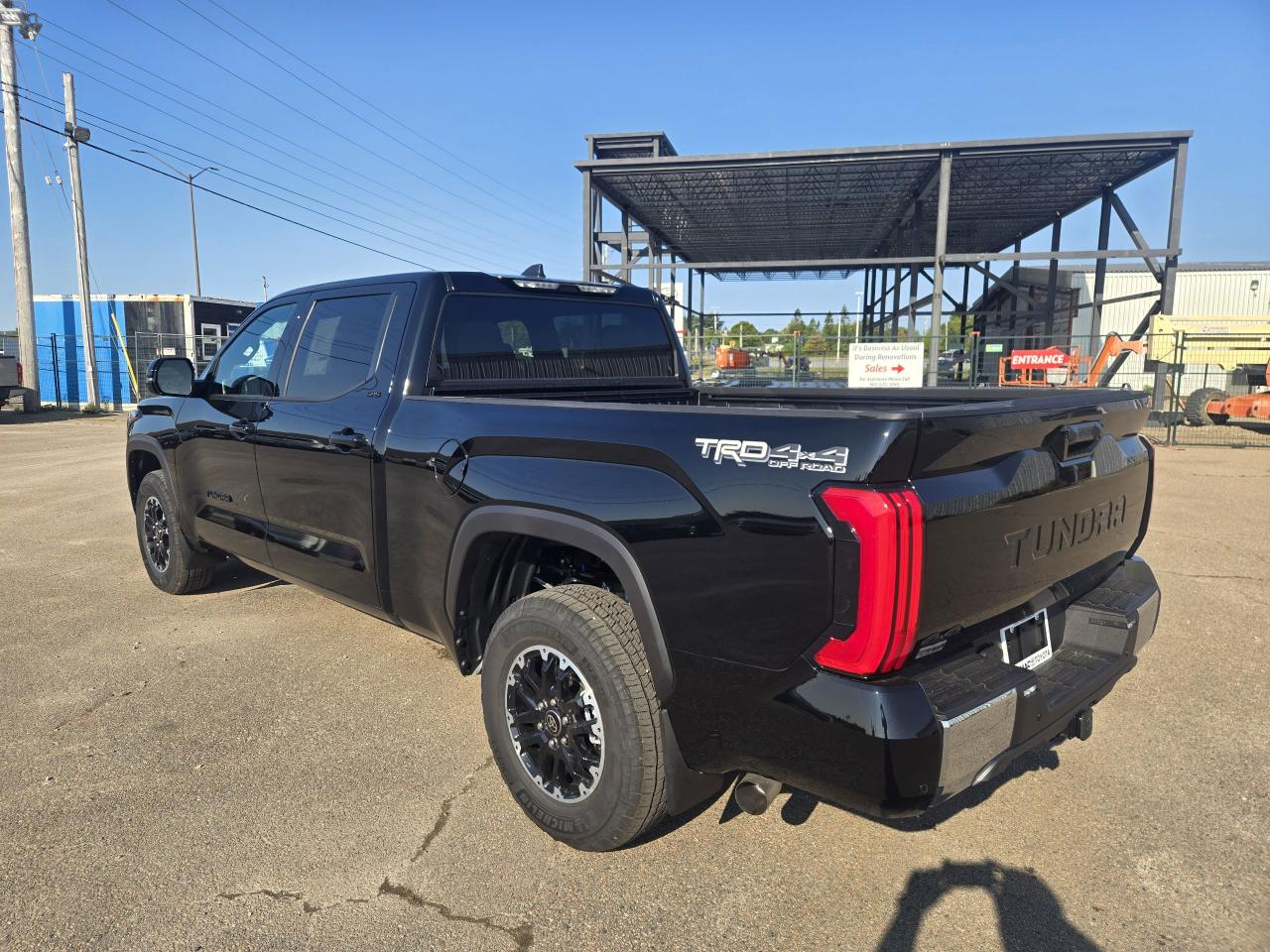 2025 Toyota Tundra SR5 TRD OFF ROAD Photo2