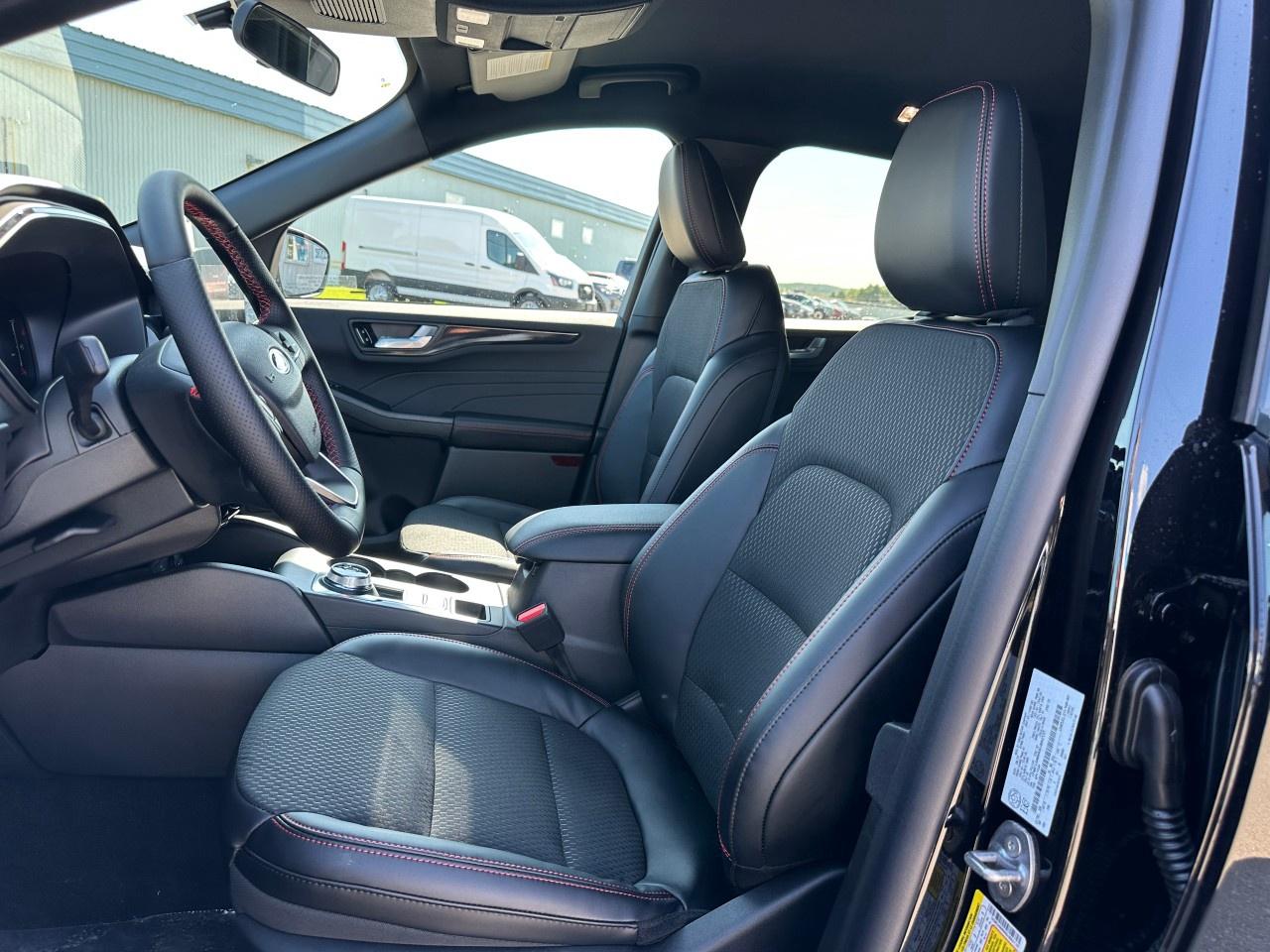 2025 Ford Escape ST-Line AWD Photo