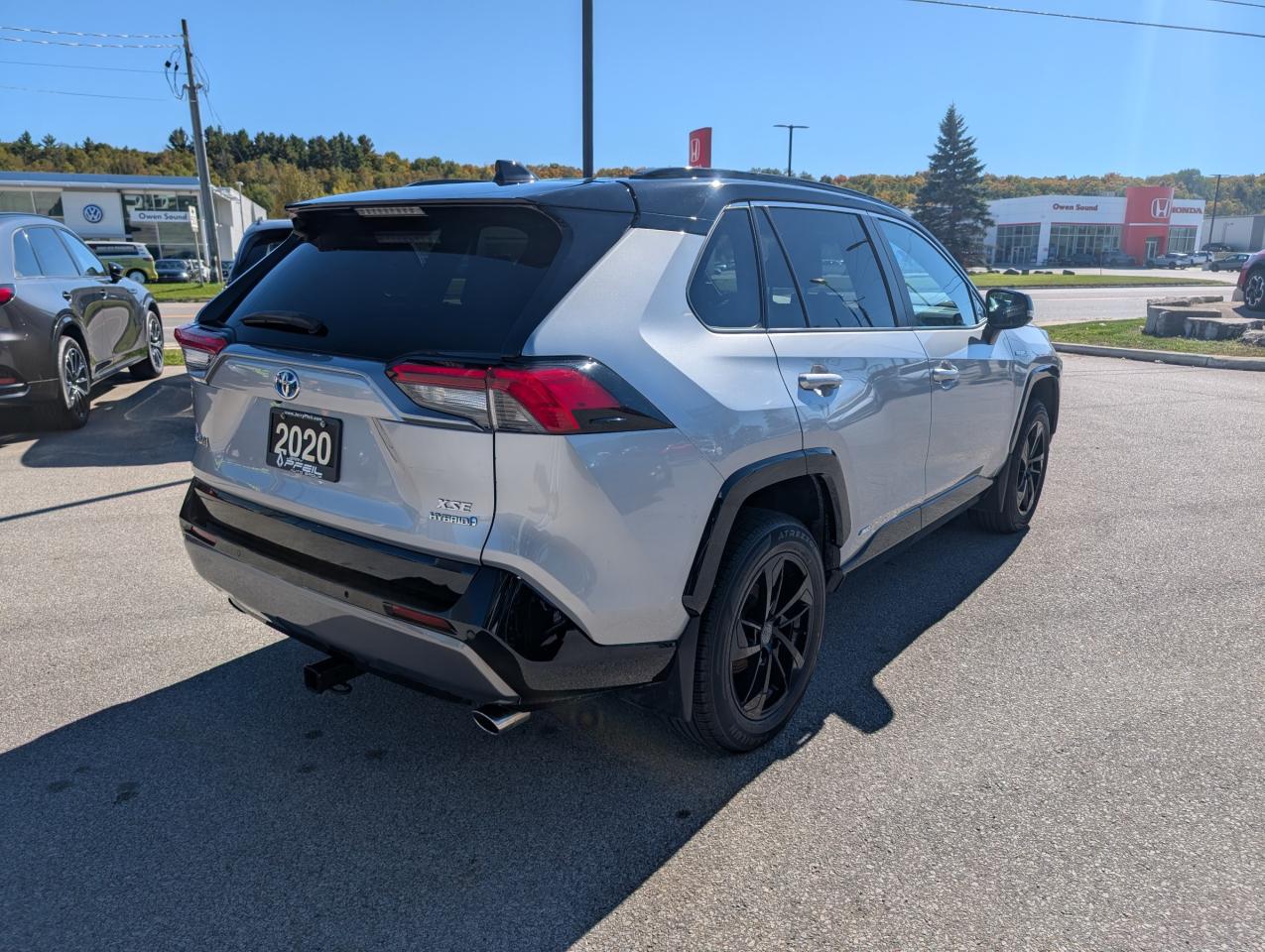 2020 Toyota RAV4 Hybrid XLE Photo