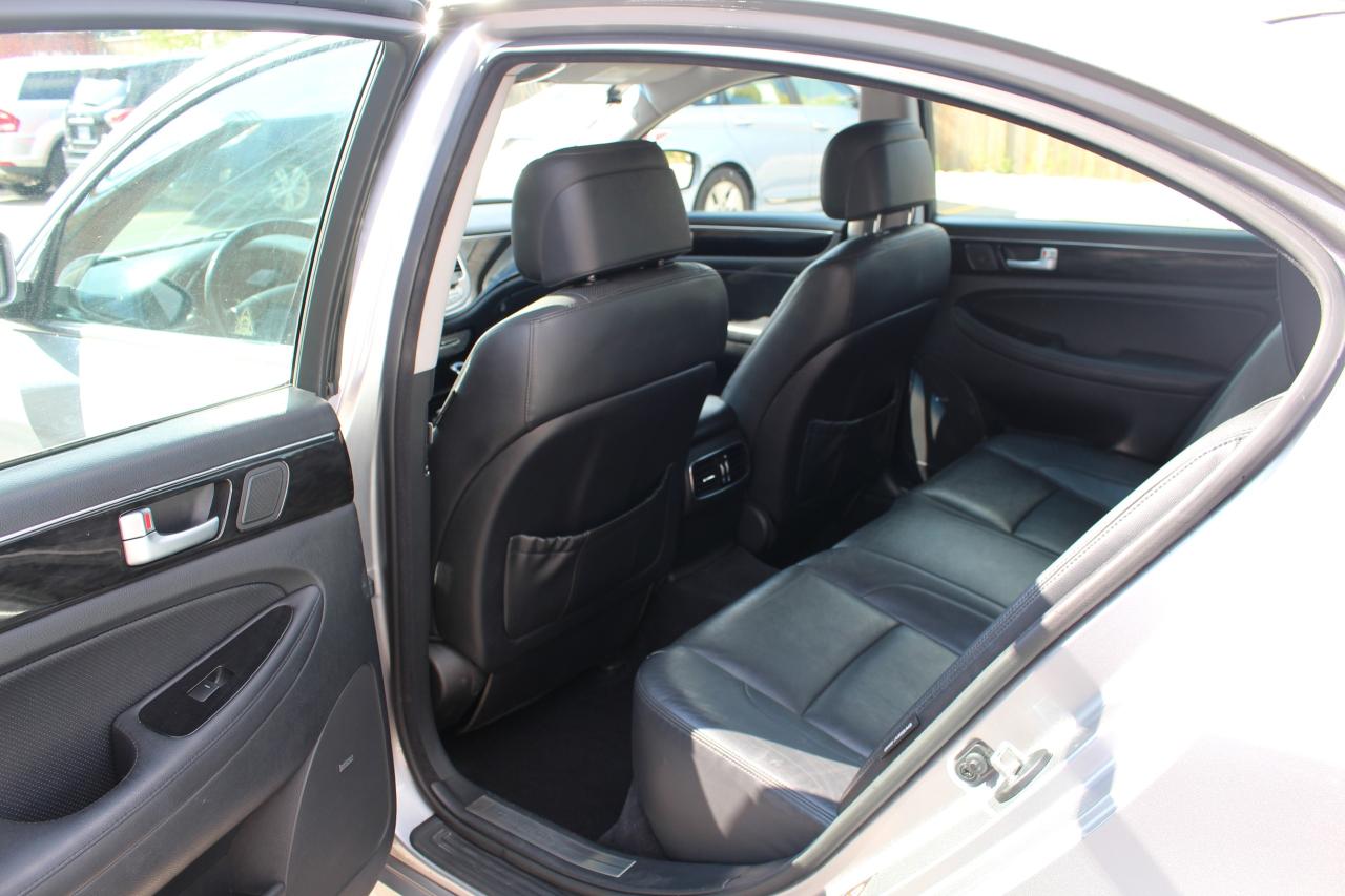 2012 Hyundai Genesis w/Premium Pkg - Photo #15
