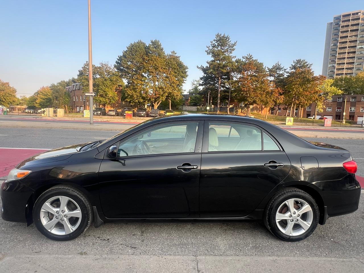 2011 Toyota Corolla LE-EXTRA CLEAN-LOW KMS -HEATED SEATS - Photo #4