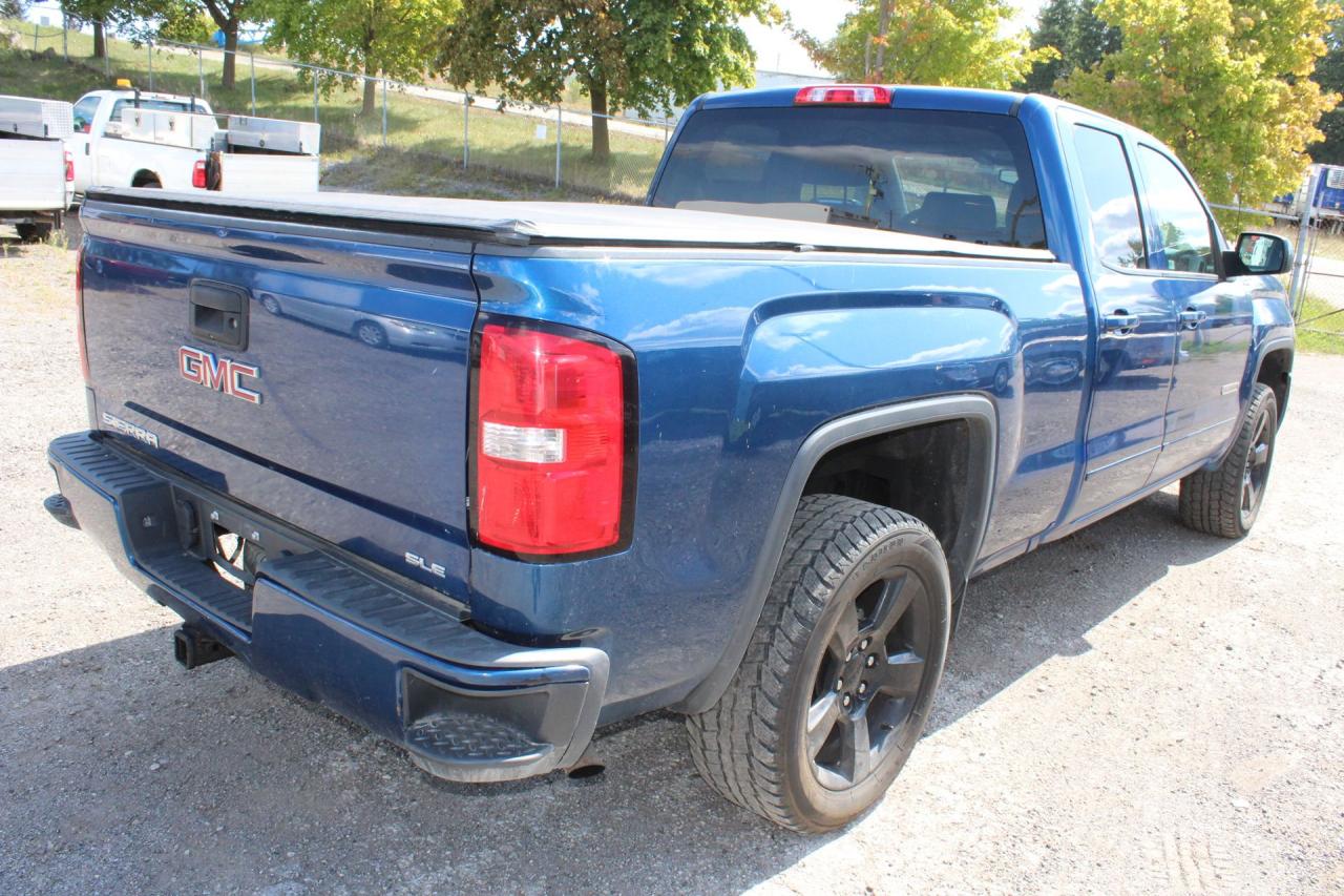 2017 GMC Sierra 1500 4WD DOUBLE CAB 143.5" SLE Photo