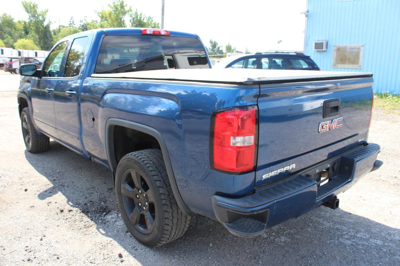 2017 GMC Sierra 1500 4WD DOUBLE CAB 143.5" SLE Photo3