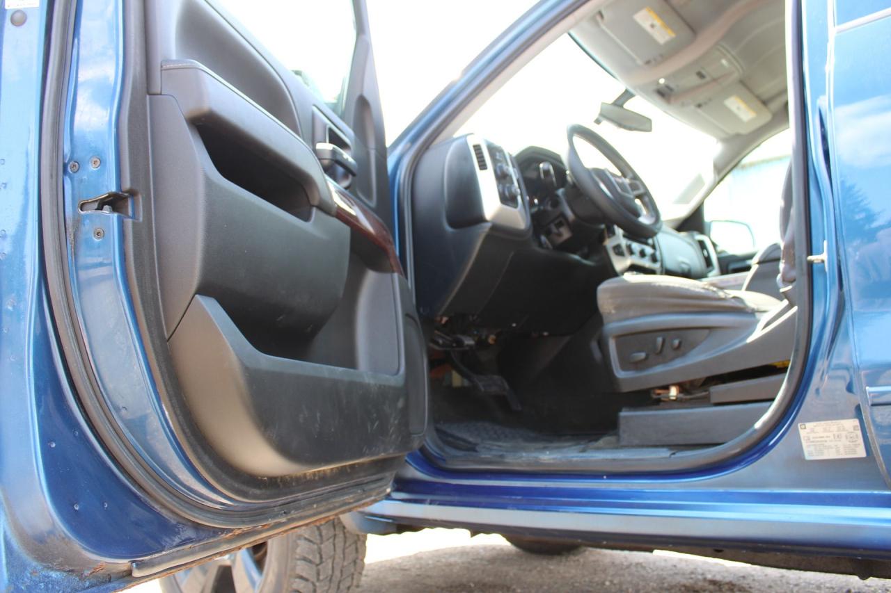 2017 GMC Sierra 1500 4WD DOUBLE CAB 143.5" SLE Photo