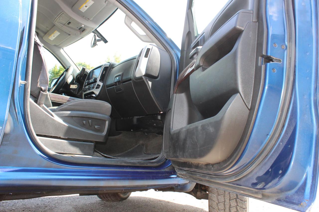 2017 GMC Sierra 1500 4WD DOUBLE CAB 143.5" SLE Photo