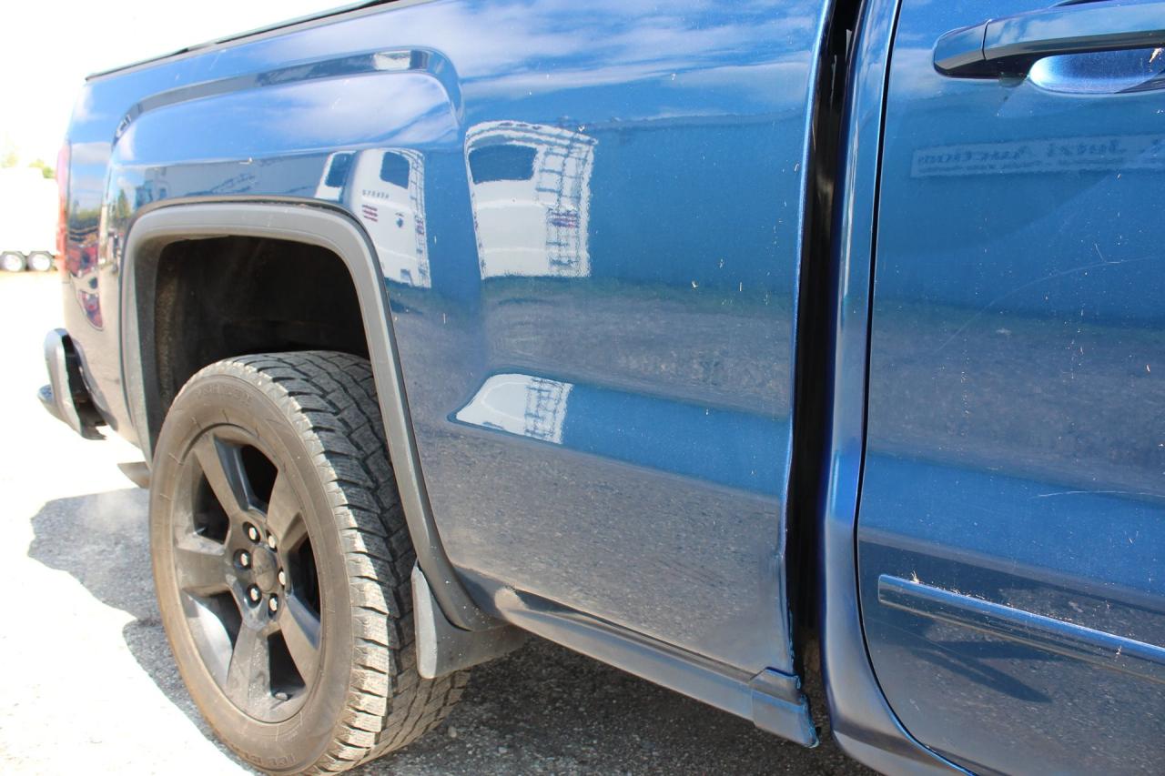 2017 GMC Sierra 1500 4WD DOUBLE CAB 143.5" SLE Photo