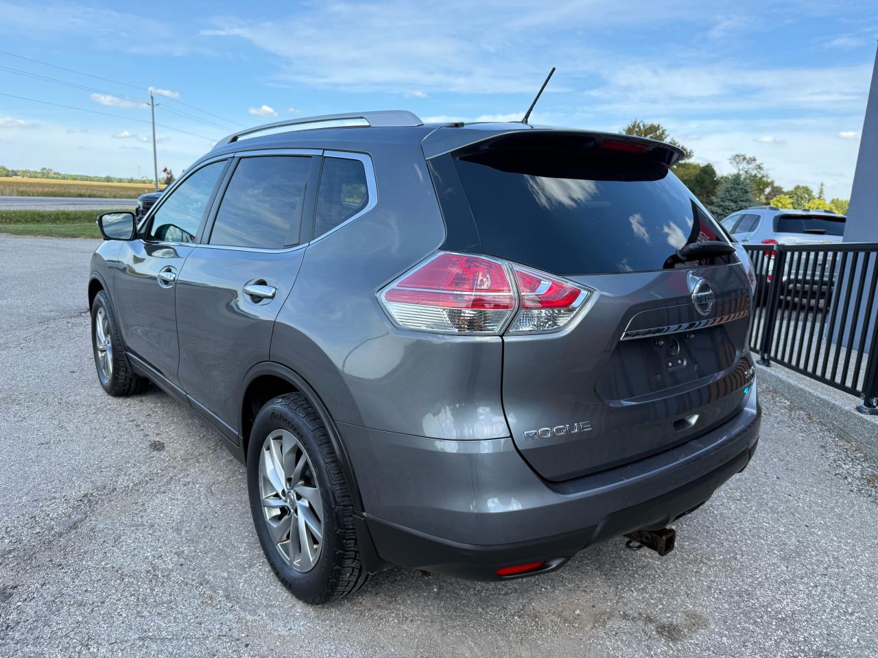 2015 Nissan Rogue SL | Navigation | Backup Camera | Sunroof Photo2
