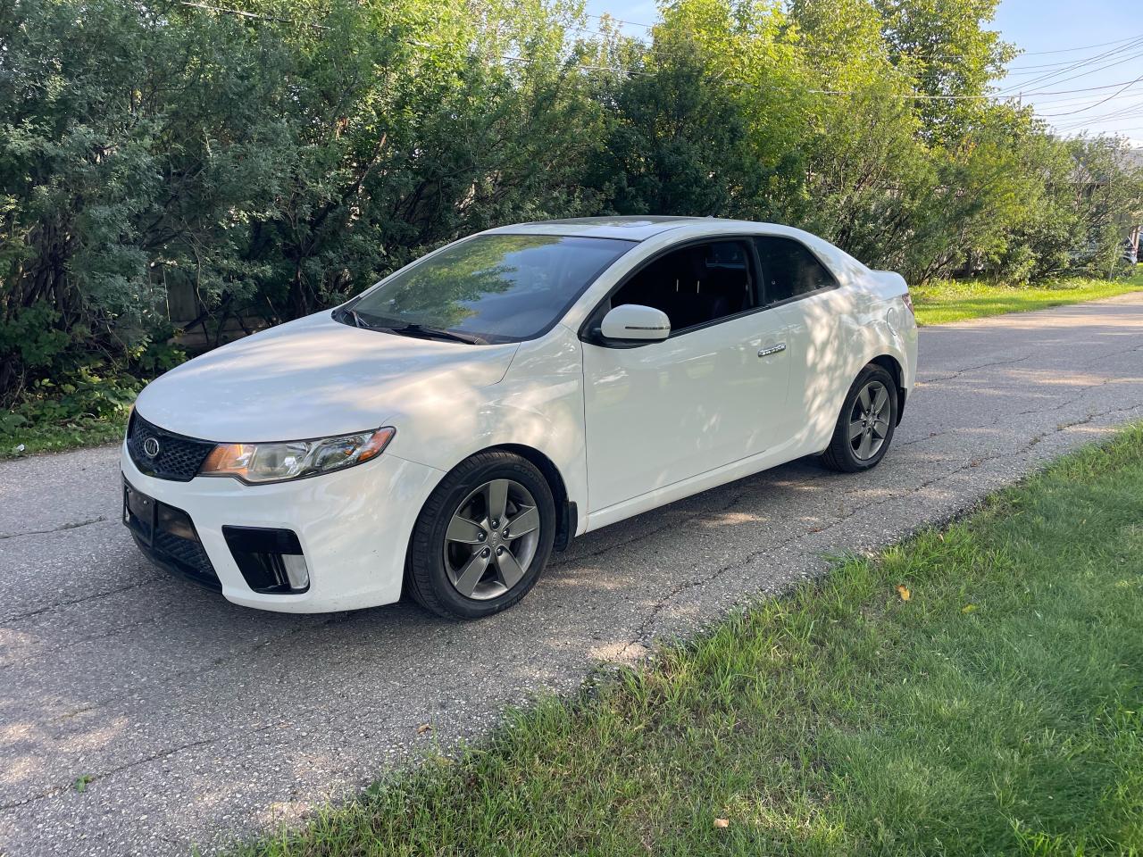 2011 Kia Forte Koup EX w/Sunroof - Photo #2