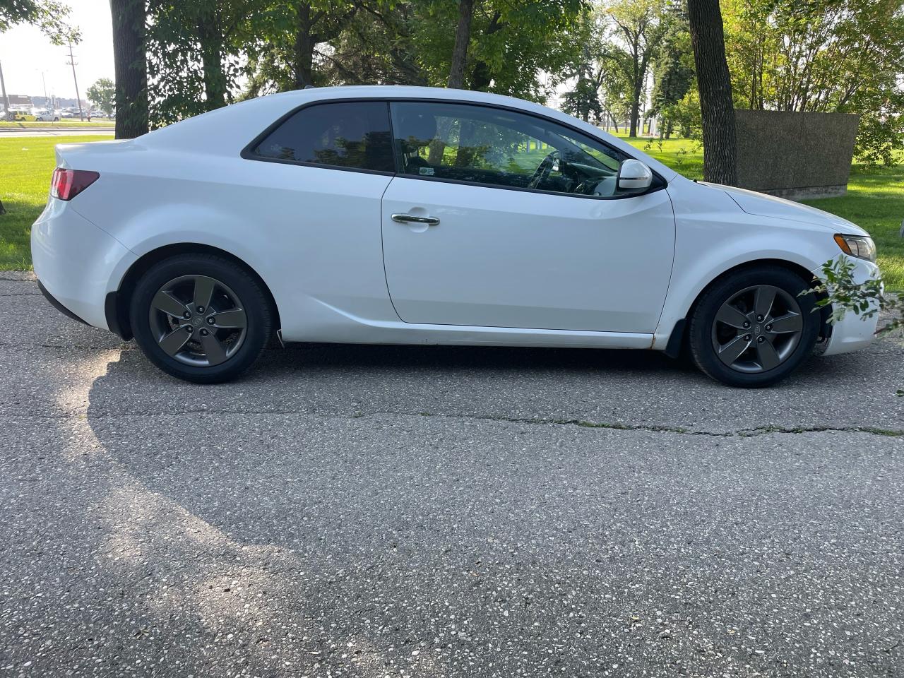 2011 Kia Forte Koup EX w/Sunroof - Photo #4