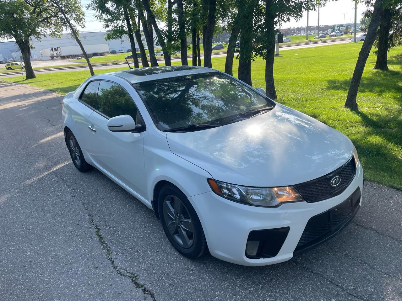 2011 Kia Forte Koup EX w/Sunroof - Photo #3