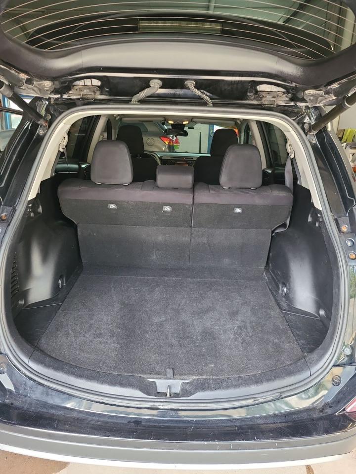 2017 Toyota RAV4 XLE - Photo #7