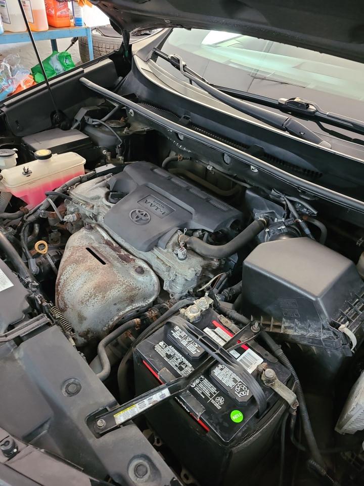 2017 Toyota RAV4 XLE - Photo #8