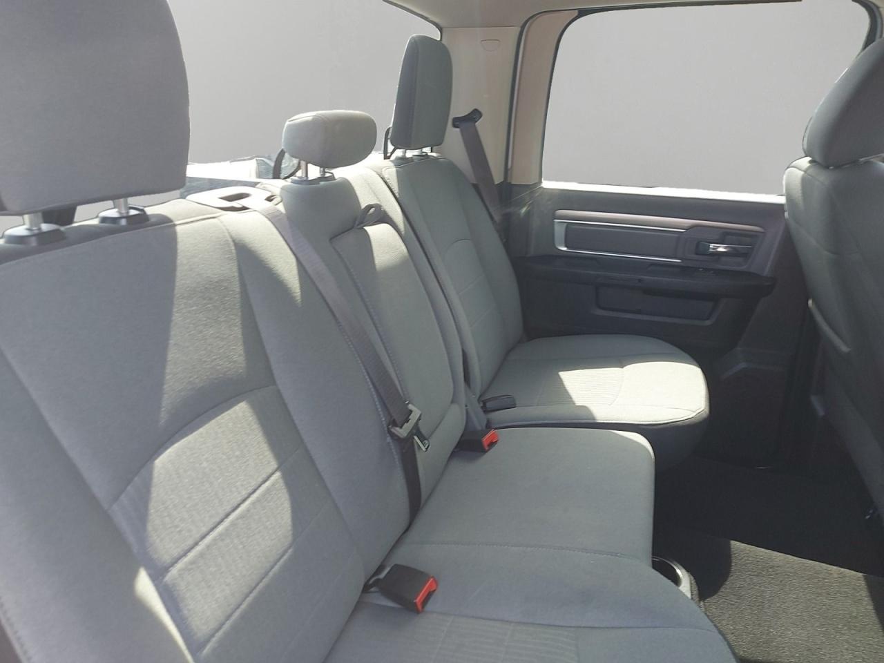 2022 RAM 1500 Classic SLT Photo4