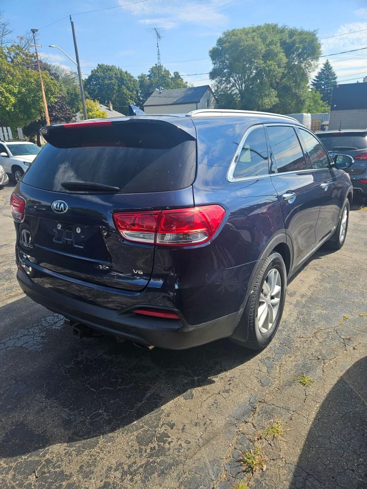 2017 Kia Sorento AWD 4DR LX V6 7-SEATER - Photo #4