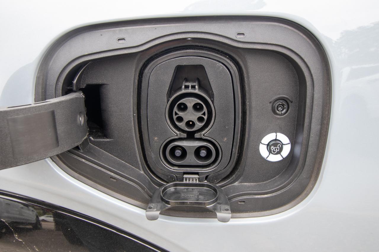 2024 Ford Mustang Mach-E Premium RWD Photo5
