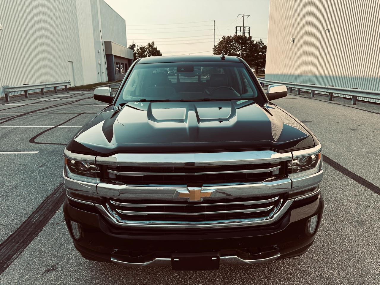 2017 Chevrolet Silverado 1500 Crew Cab High Country 4WD Trpile Black Photo4