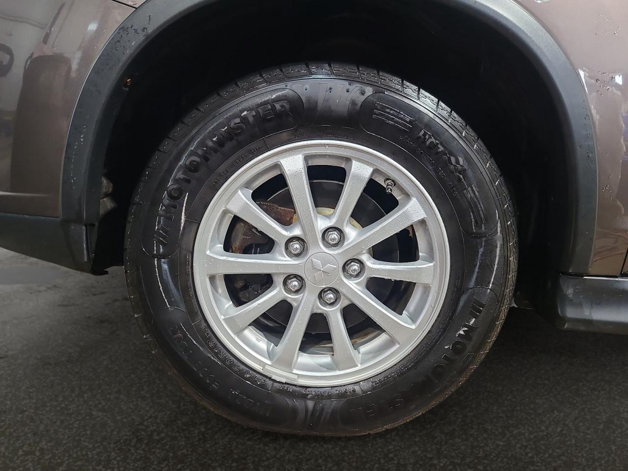 2017 Mitsubishi RVR SE - Photo #9