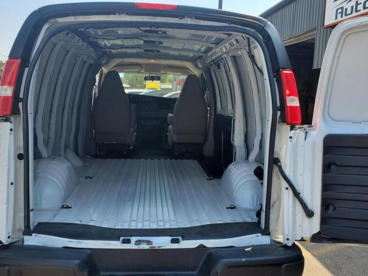2020 Chevrolet Express Cargo Van RWD 2500 135"-LADDER RACKS & SHELVING&DIVIDING WAL - Photo #15