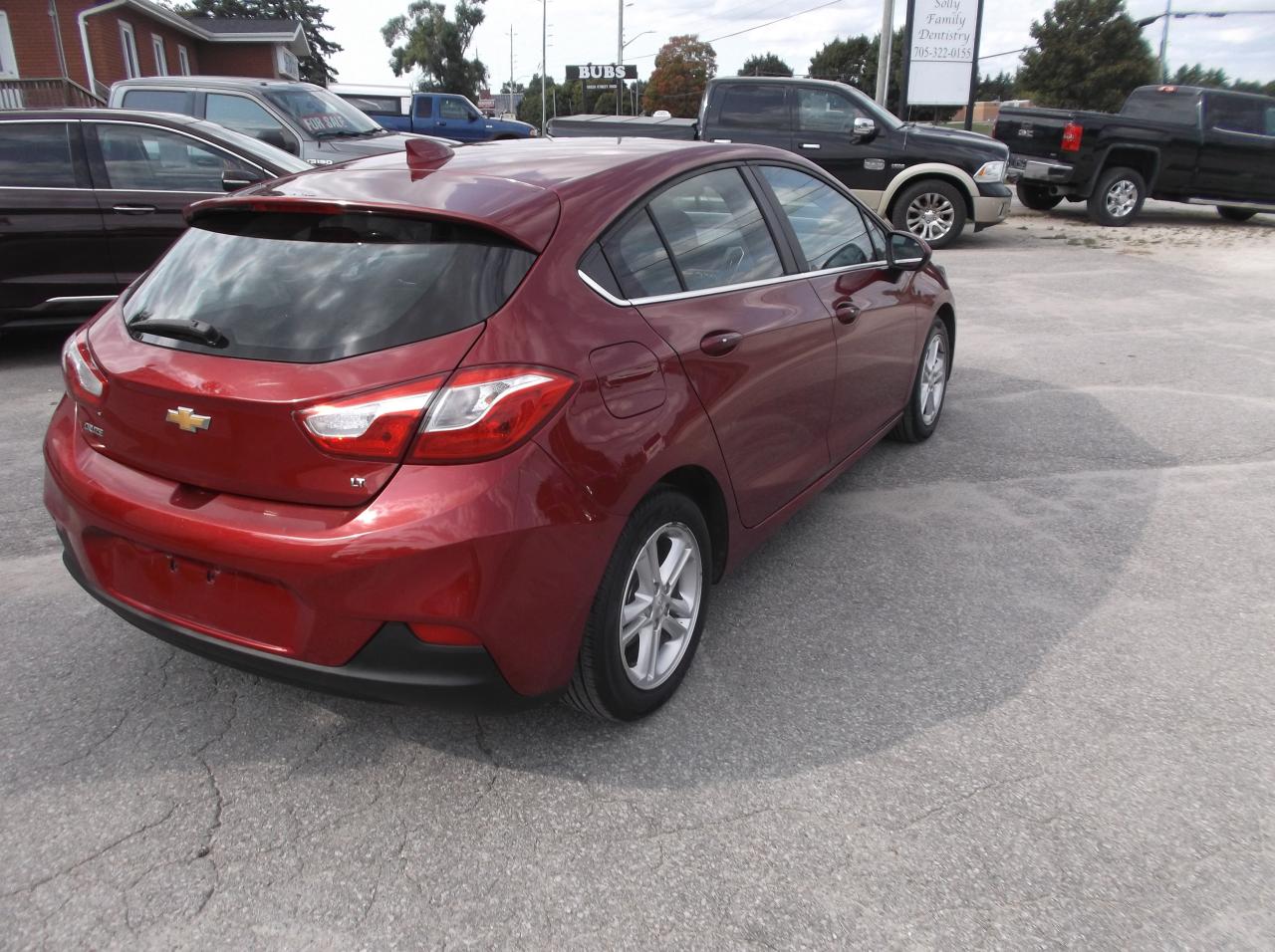 2017 Chevrolet Cruze LT Photo4