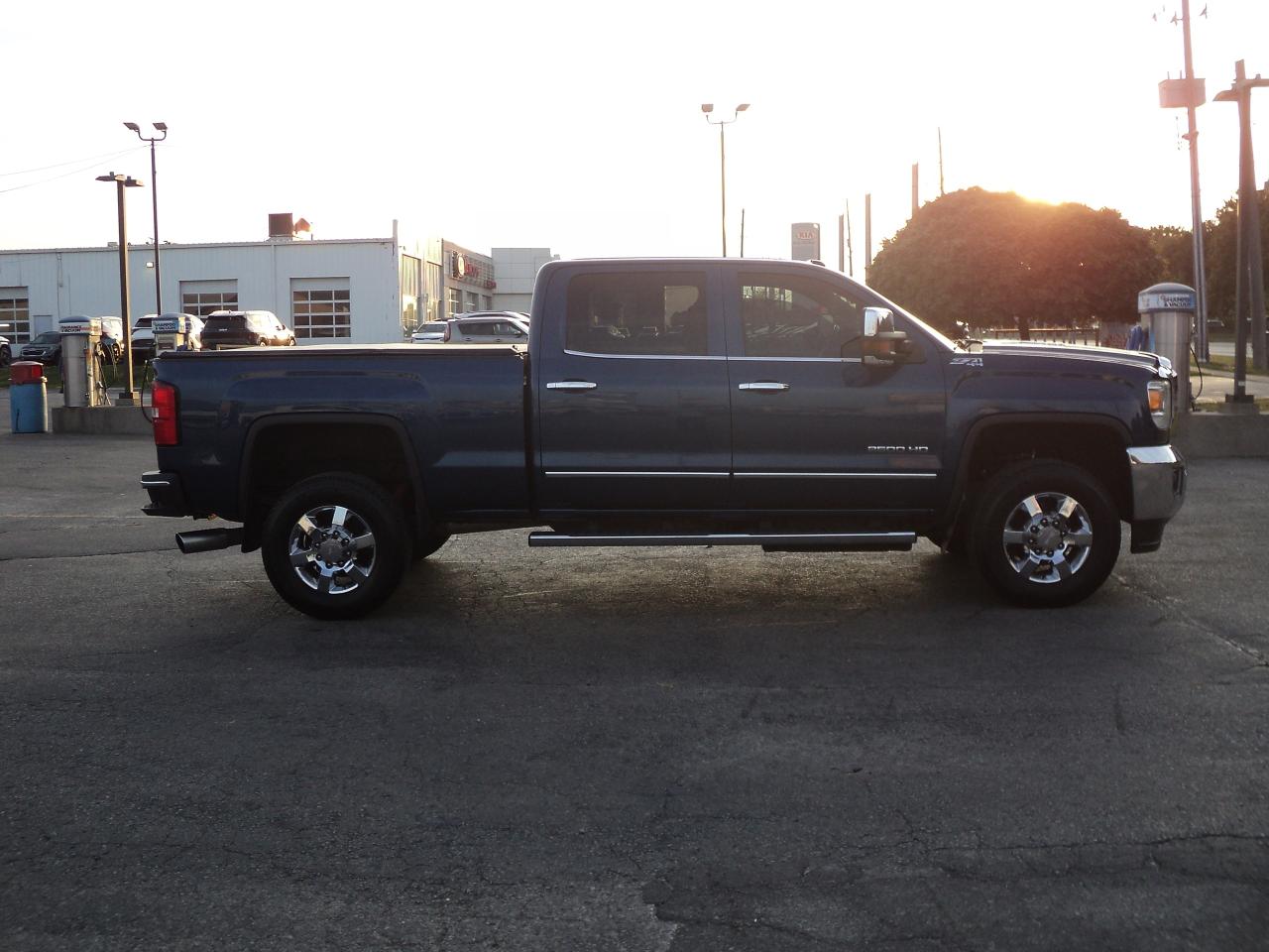 2015 GMC Sierra 2500 SLT CrewCab 4WD Z71 6.6L8cylDiesel 6'7"Box - Photo #7