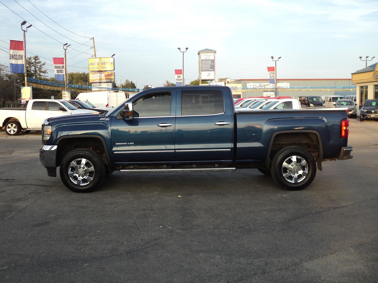 2015 GMC Sierra 2500 SLT CrewCab 4WD Z71 6.6L8cylDiesel 6'7"Box - Photo #6