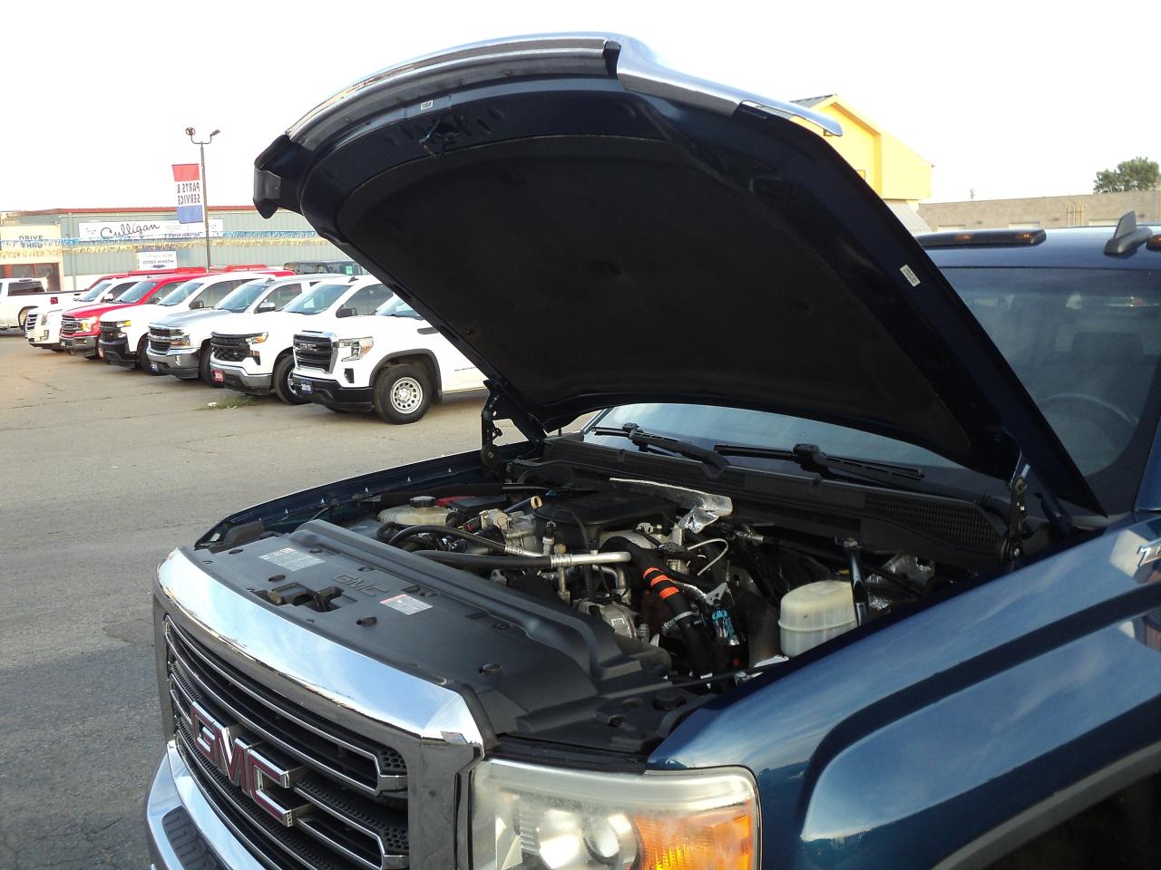 2015 GMC Sierra 2500 SLT CrewCab 4WD Z71 6.6L8cylDiesel 6'7"Box - Photo #35