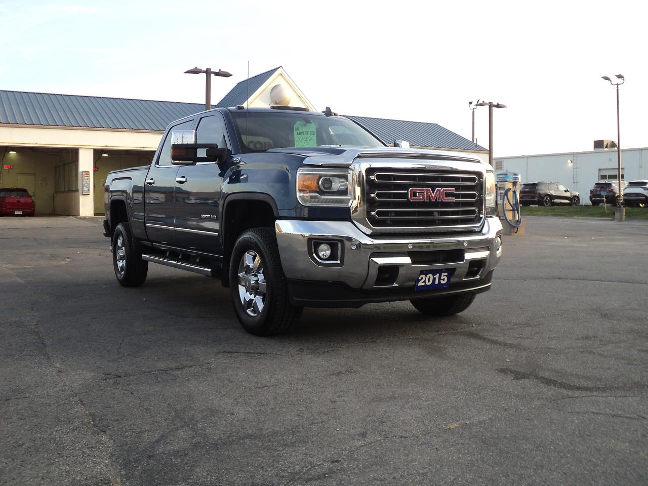 2015 GMC Sierra 2500 SLT CrewCab 4WD Z71 6.6L8cylDiesel 6'7"Box - Photo #5