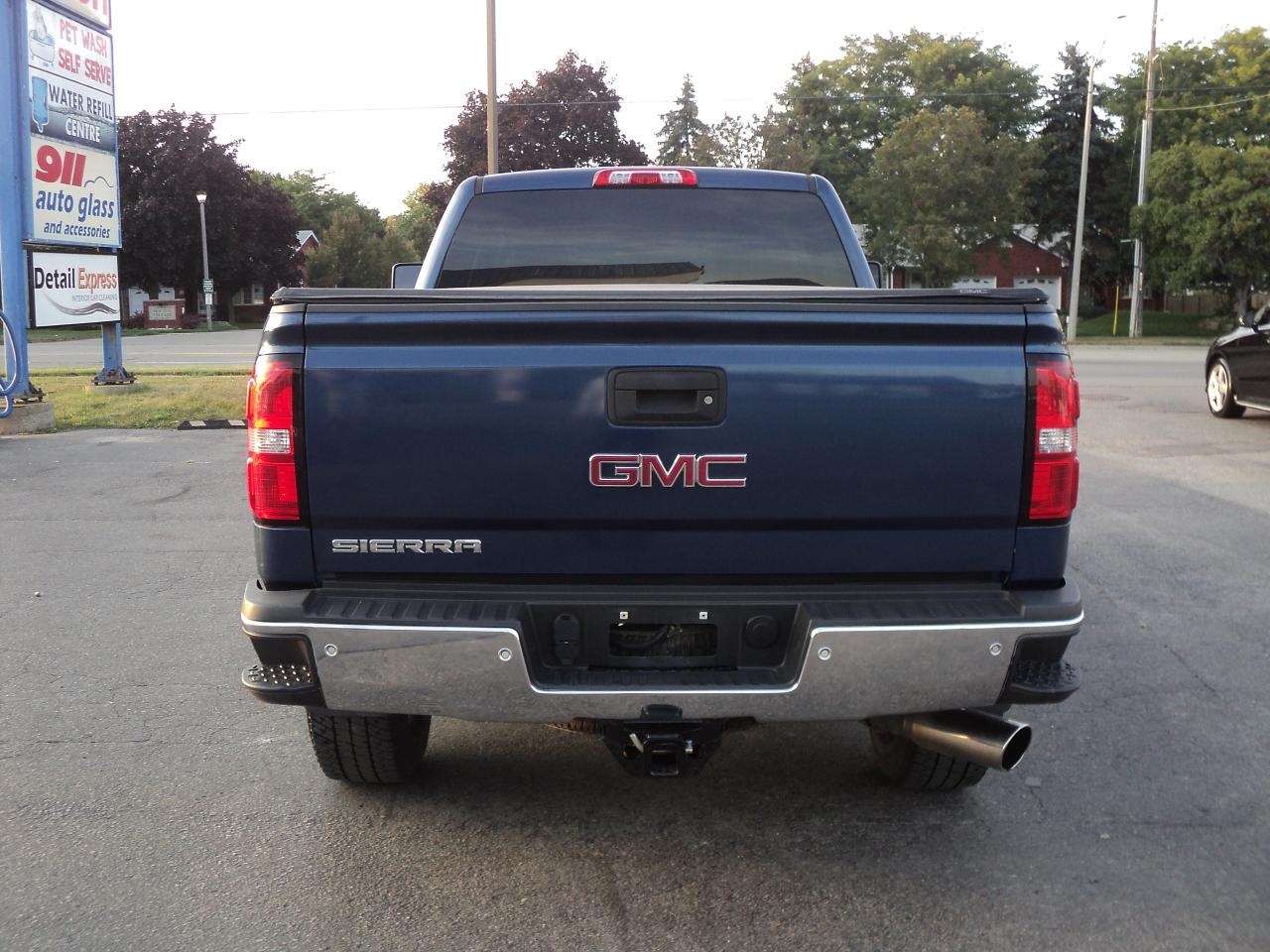2015 GMC Sierra 2500 SLT CrewCab 4WD Z71 6.6L8cylDiesel 6'7"Box - Photo #8