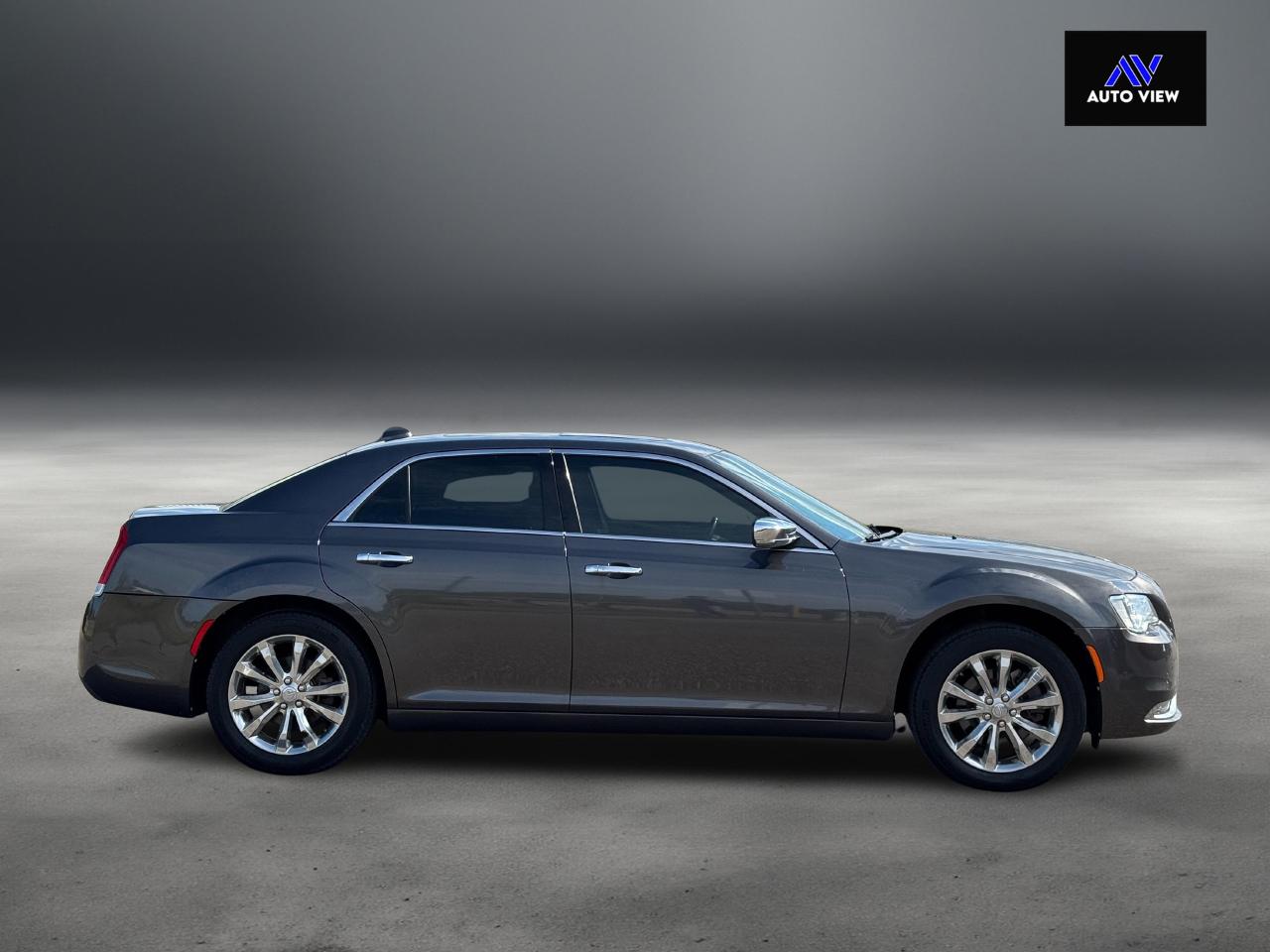 2018 Chrysler 300 300 Limited **ALL WHEEL DRIVE** Photo4