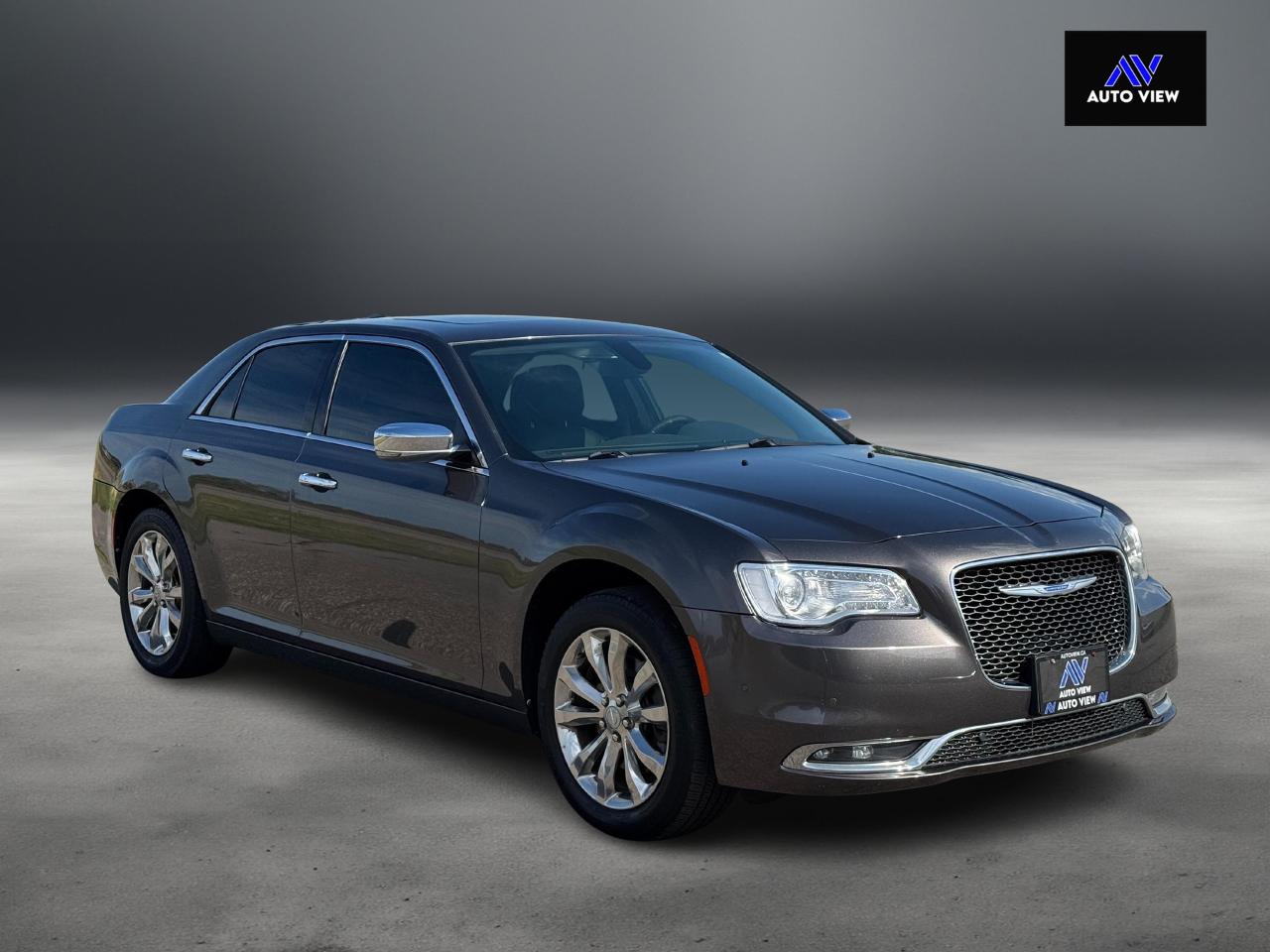 2018 Chrysler 300 300 Limited **ALL WHEEL DRIVE** Photo3