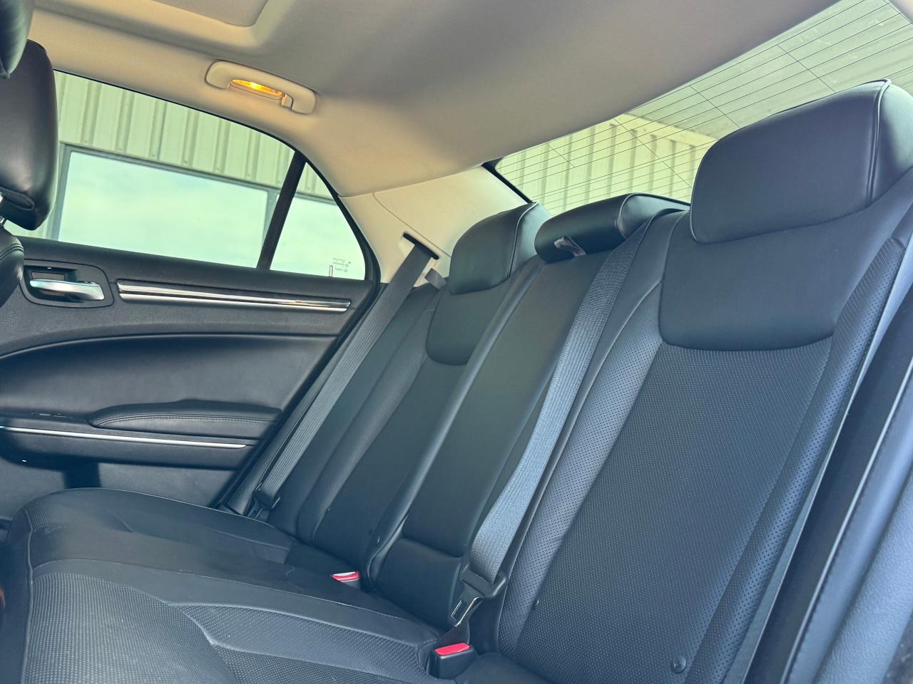 2018 Chrysler 300 300 Limited **ALL WHEEL DRIVE** - Photo #30