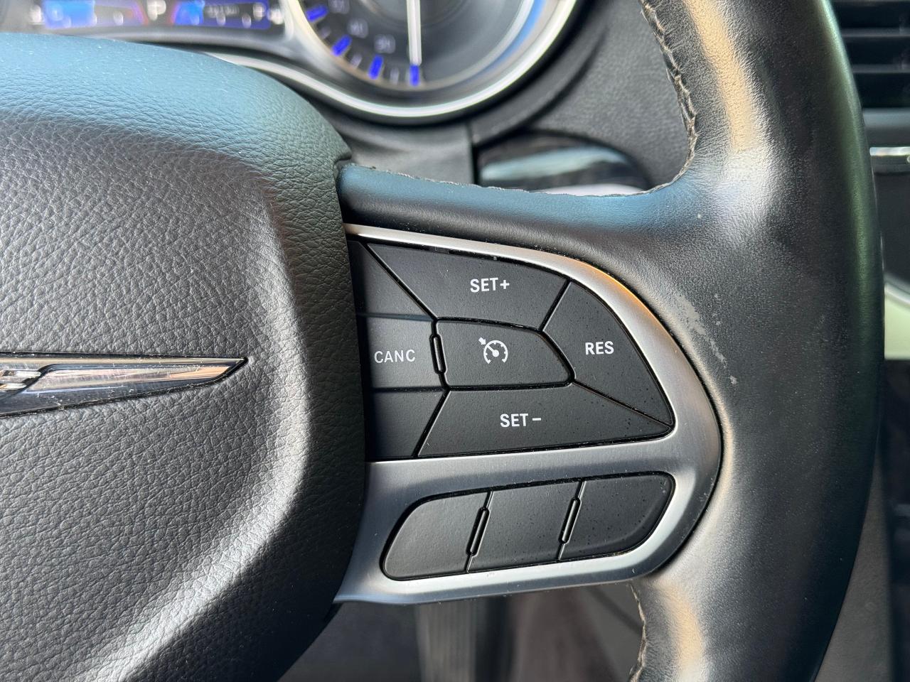 2018 Chrysler 300 300 Limited **ALL WHEEL DRIVE** - Photo #19