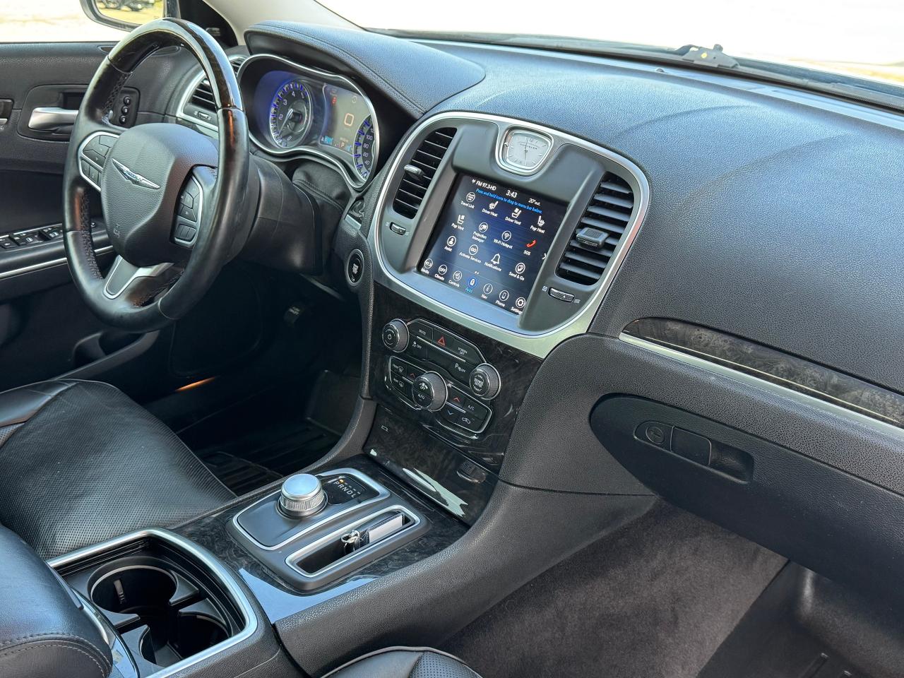 2018 Chrysler 300 300 Limited **ALL WHEEL DRIVE** - Photo #33