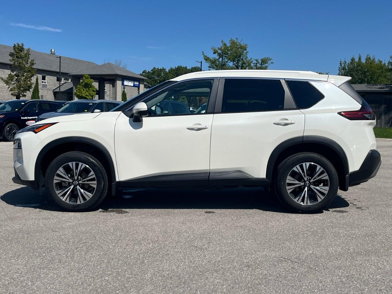 2023 Nissan Rogue AWD SV Photo4