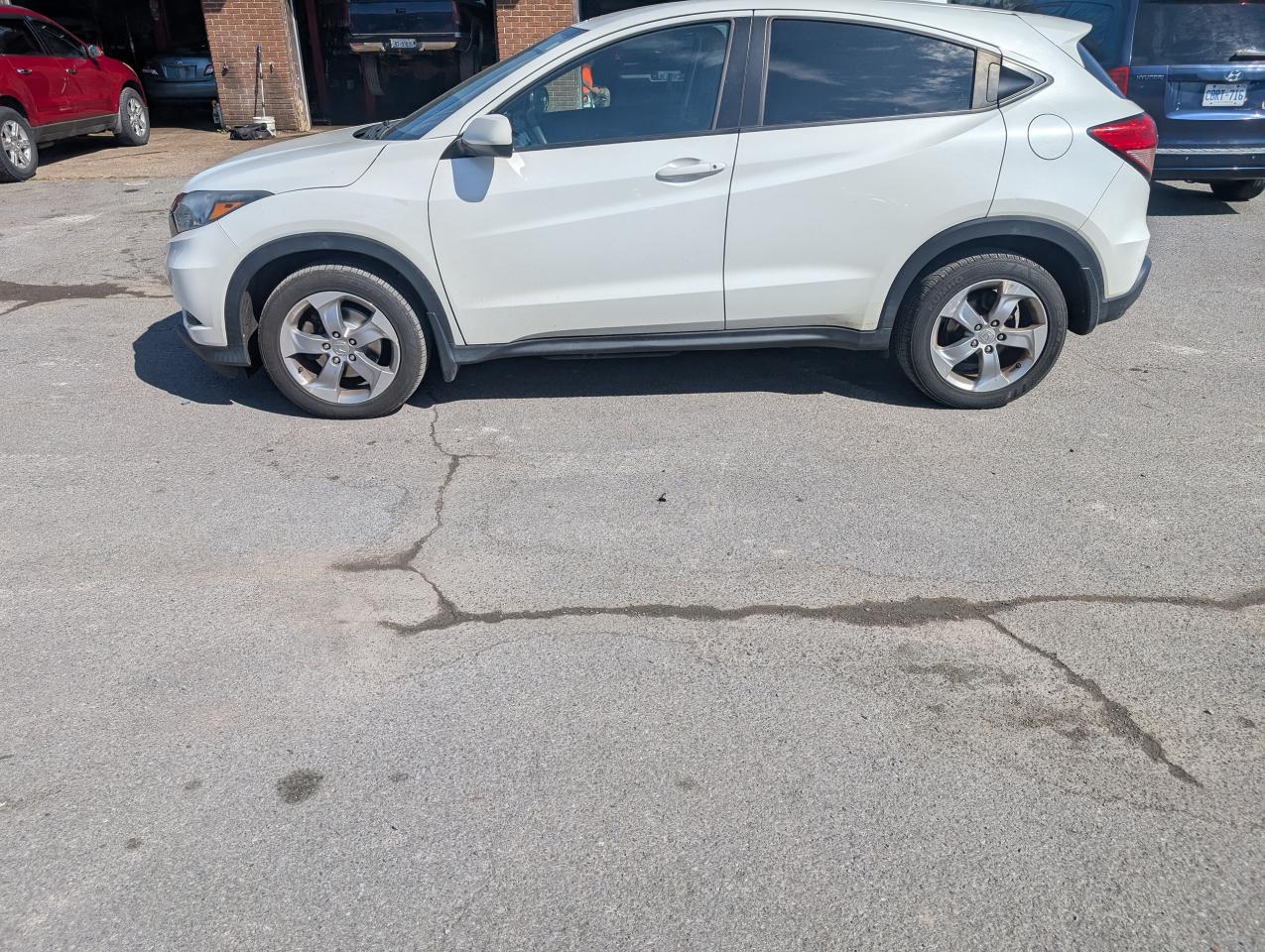 2017 Honda HR-V LX - Photo #2