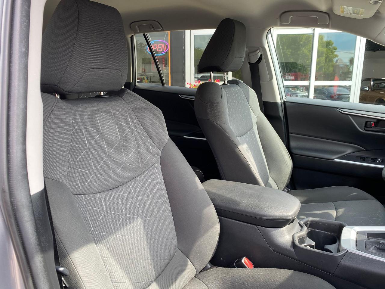 2020 Toyota RAV4 LE - Photo #29