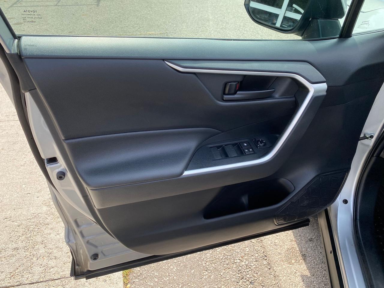 2020 Toyota RAV4 LE - Photo #32