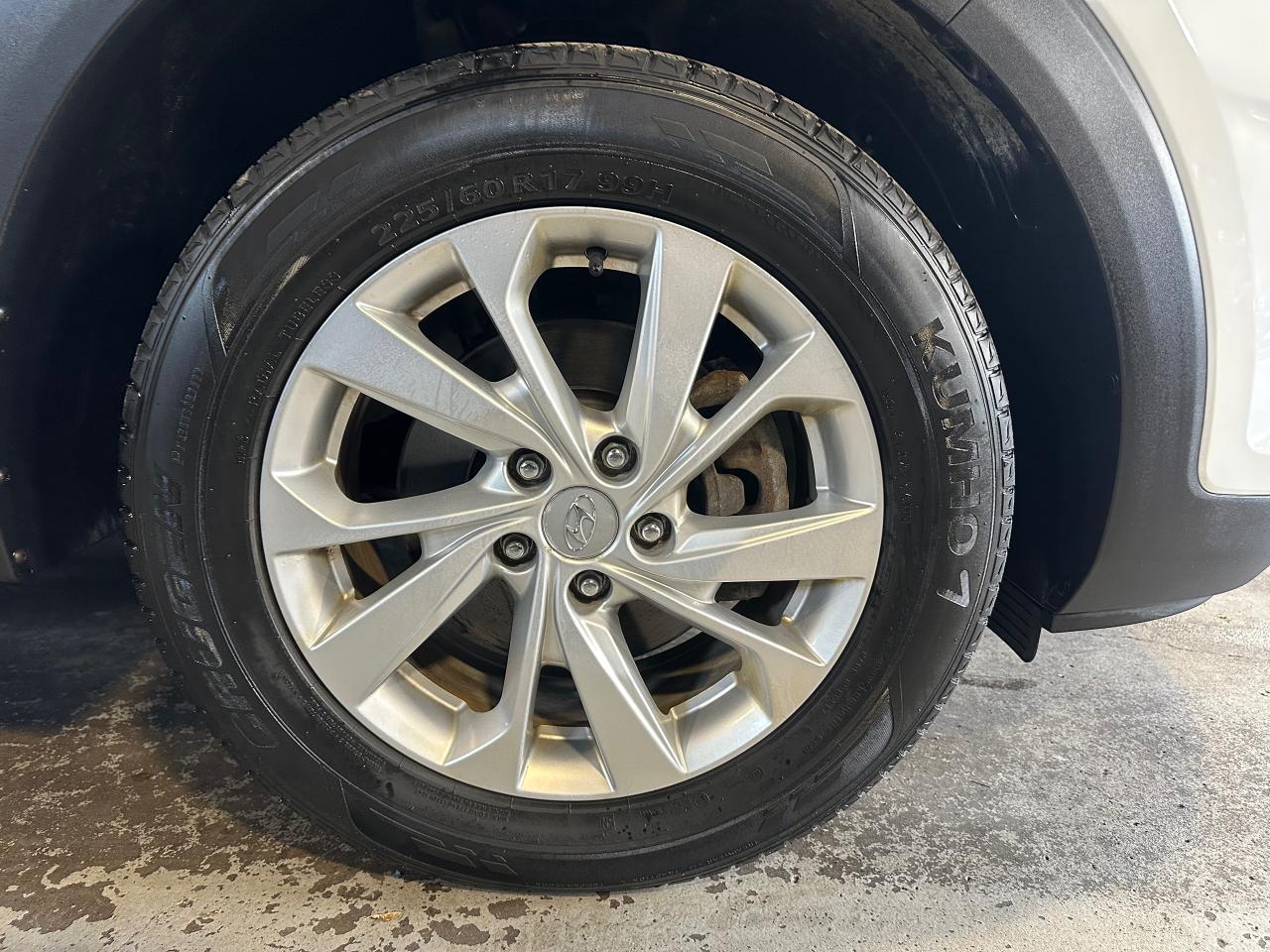 2019 Hyundai Tucson Preferred AWD | Apple Car Play Photo3