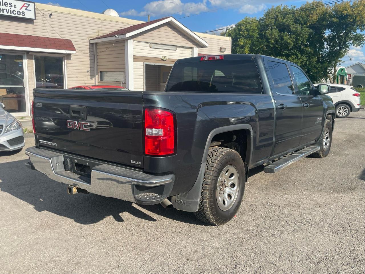 2017 GMC Sierra 1500 SLE Photo4