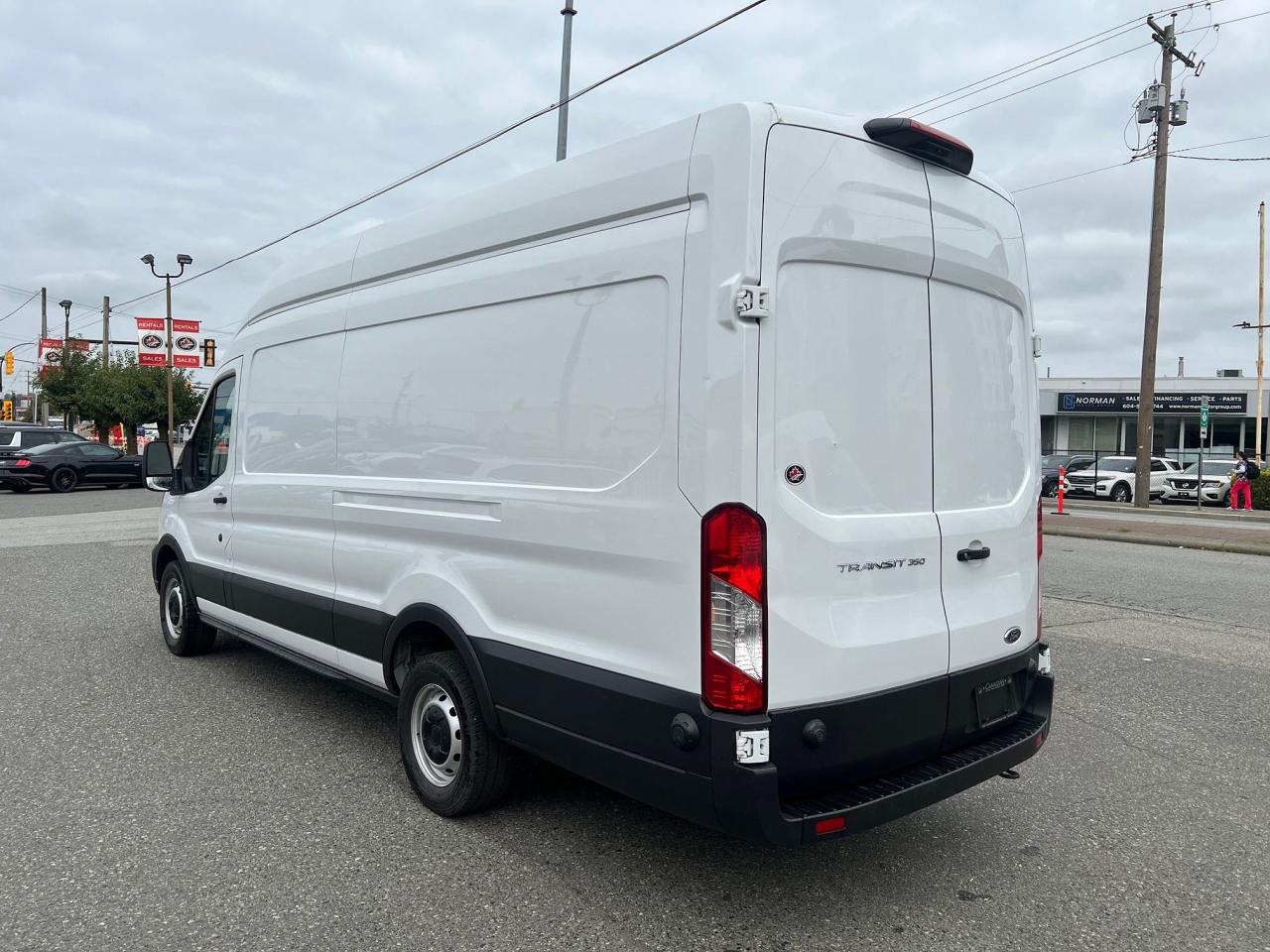 2023 Ford Transit Cargo Van T-350 148" EL Hi Rf 9500 GVWR RWD Photo5