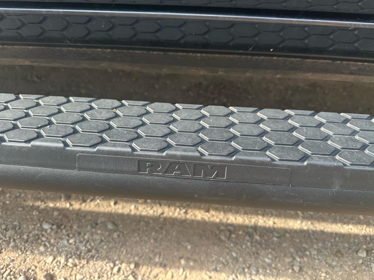 2019 RAM 1500 Classic EXPRESS 4X4 CREW CAB 5'7" BOX - Photo #6