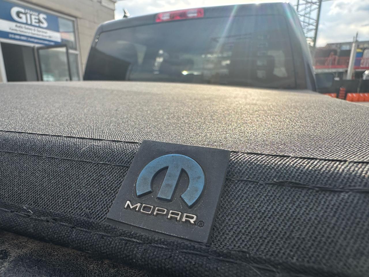 2019 RAM 1500 Classic EXPRESS 4X4 CREW CAB 5'7" BOX - Photo #5