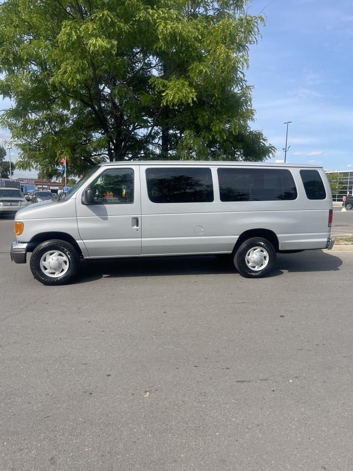2007 Ford Econoline XLT   EXTENDED   12 PASSENGER - Photo #2