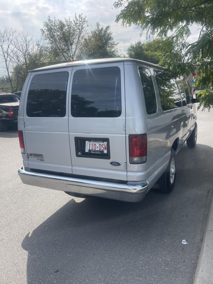2007 Ford Econoline XLT   EXTENDED   12 PASSENGER - Photo #4