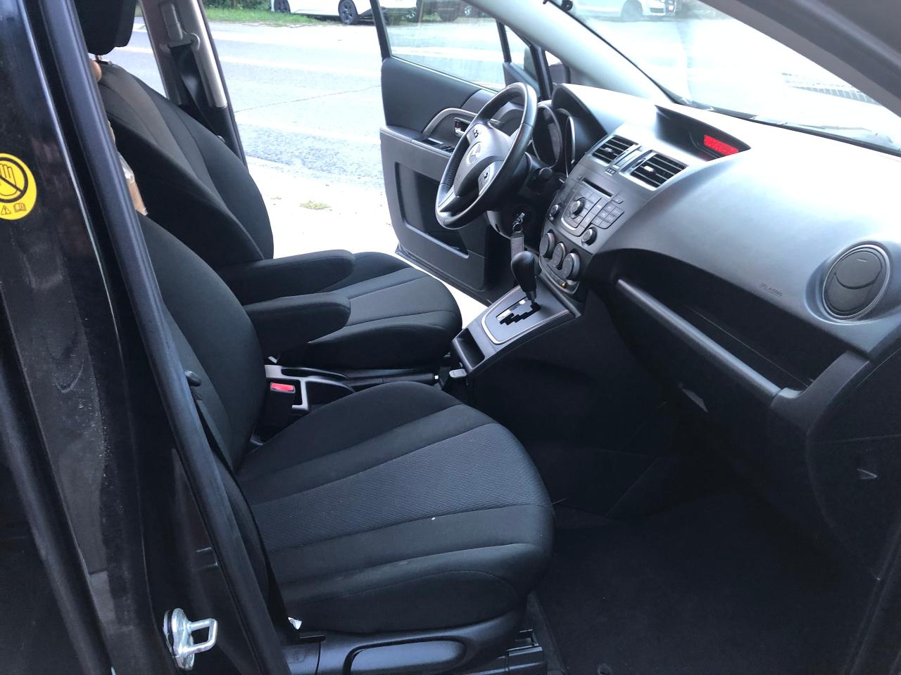 2017 Mazda MAZDA5 GS - Photo #14