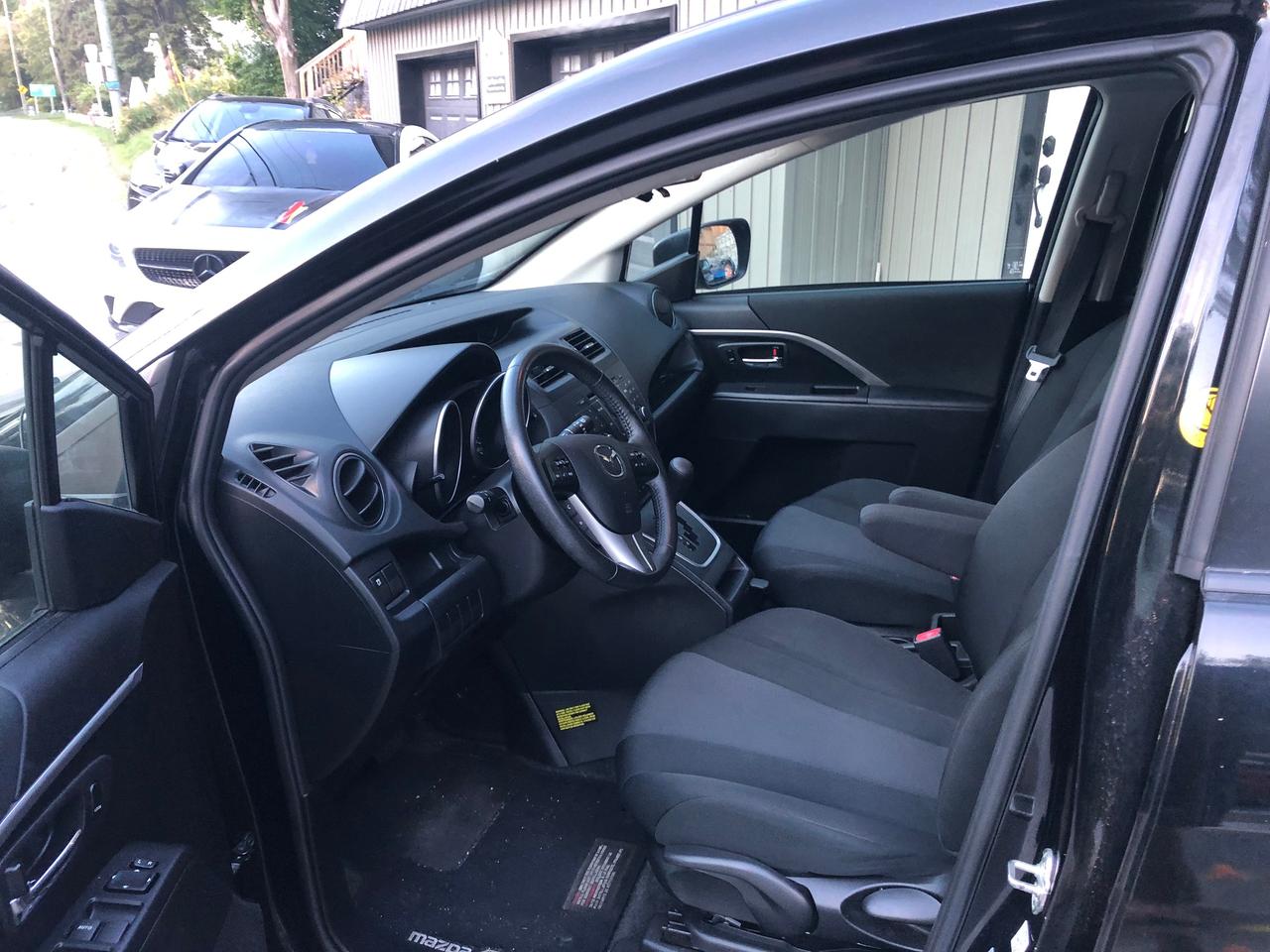 2017 Mazda MAZDA5 GS Photo